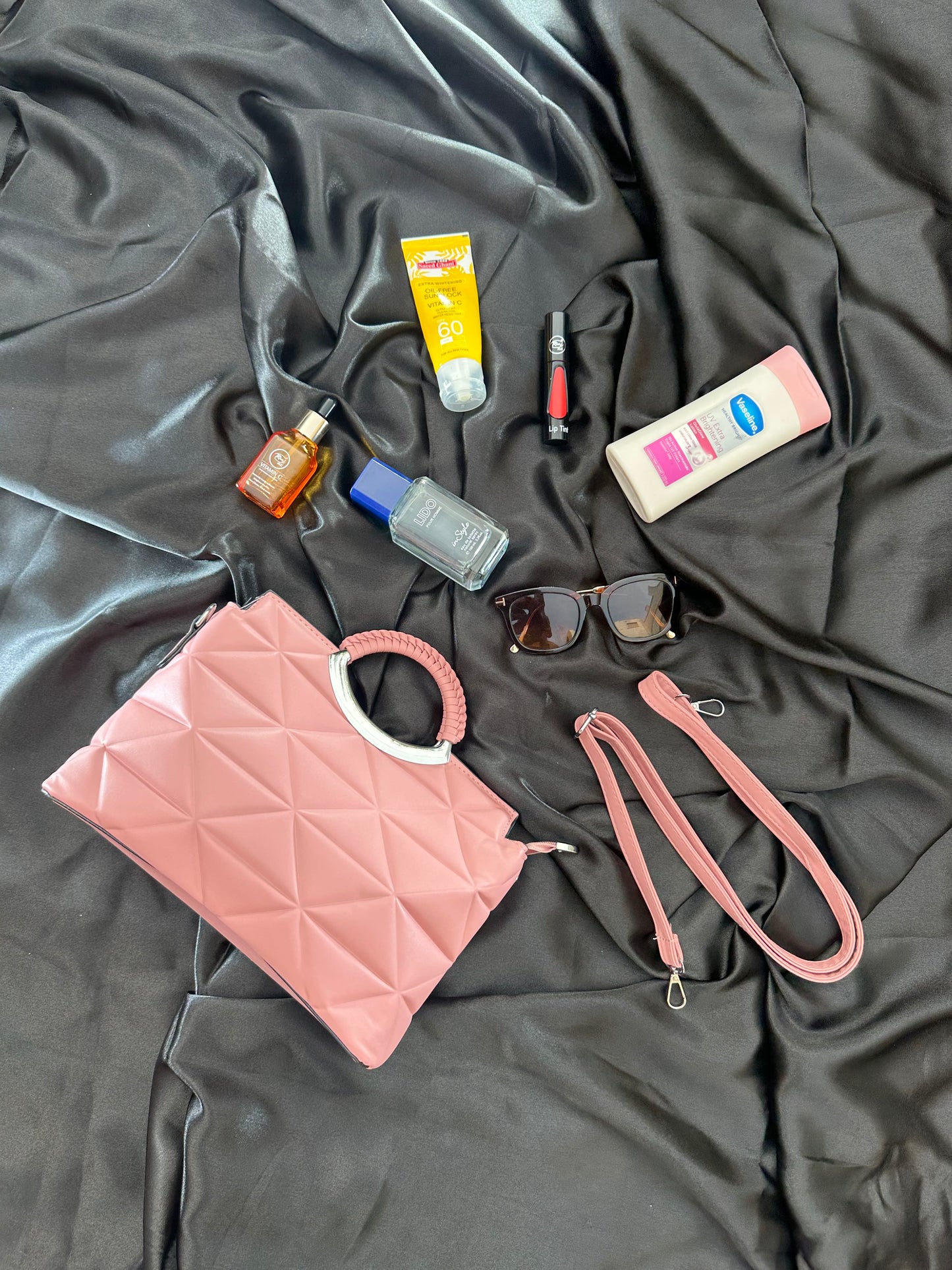 Pink Quilted Handbag / Girlish Look