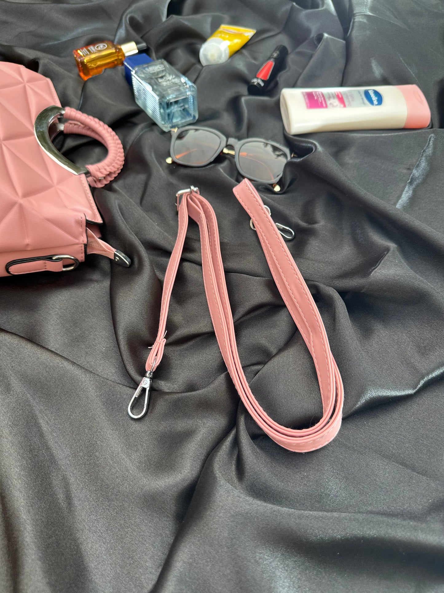 Pink Quilted Handbag / Girlish Look