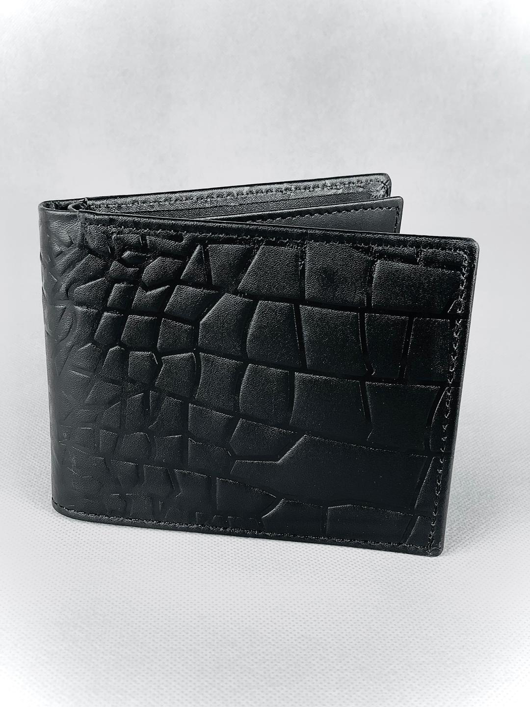 Premium Men's Leather Bi-Fold Wallet: The Perfect Blend of Style and Functionality