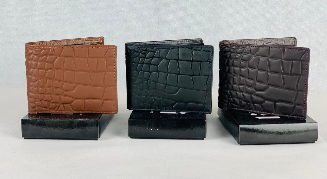 Premium Men's Leather Bi-Fold Wallet: The Perfect Blend of Style and Functionality